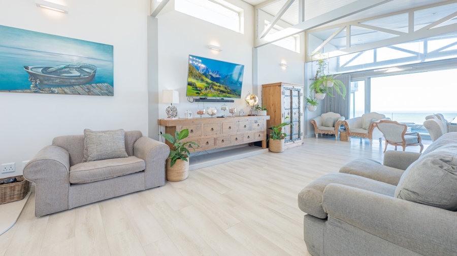 6 Bedroom Property for Sale in Struisbaai Western Cape